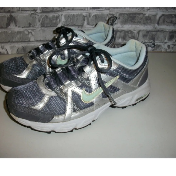 Women’s Nike Alvoro Running Sneakers - Picture 6 of 6